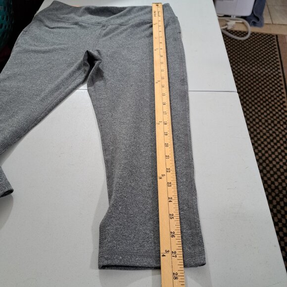 MARIKA SPORT WOMEN'S MID RISE CAPRI LEGGINGS MEDIUM 8-10, Gray/peach *NEW - Picture 3 of 13
